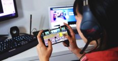 55 Mobile Gaming Demographics Statistics: 2024 Data on Market Share & Spending
